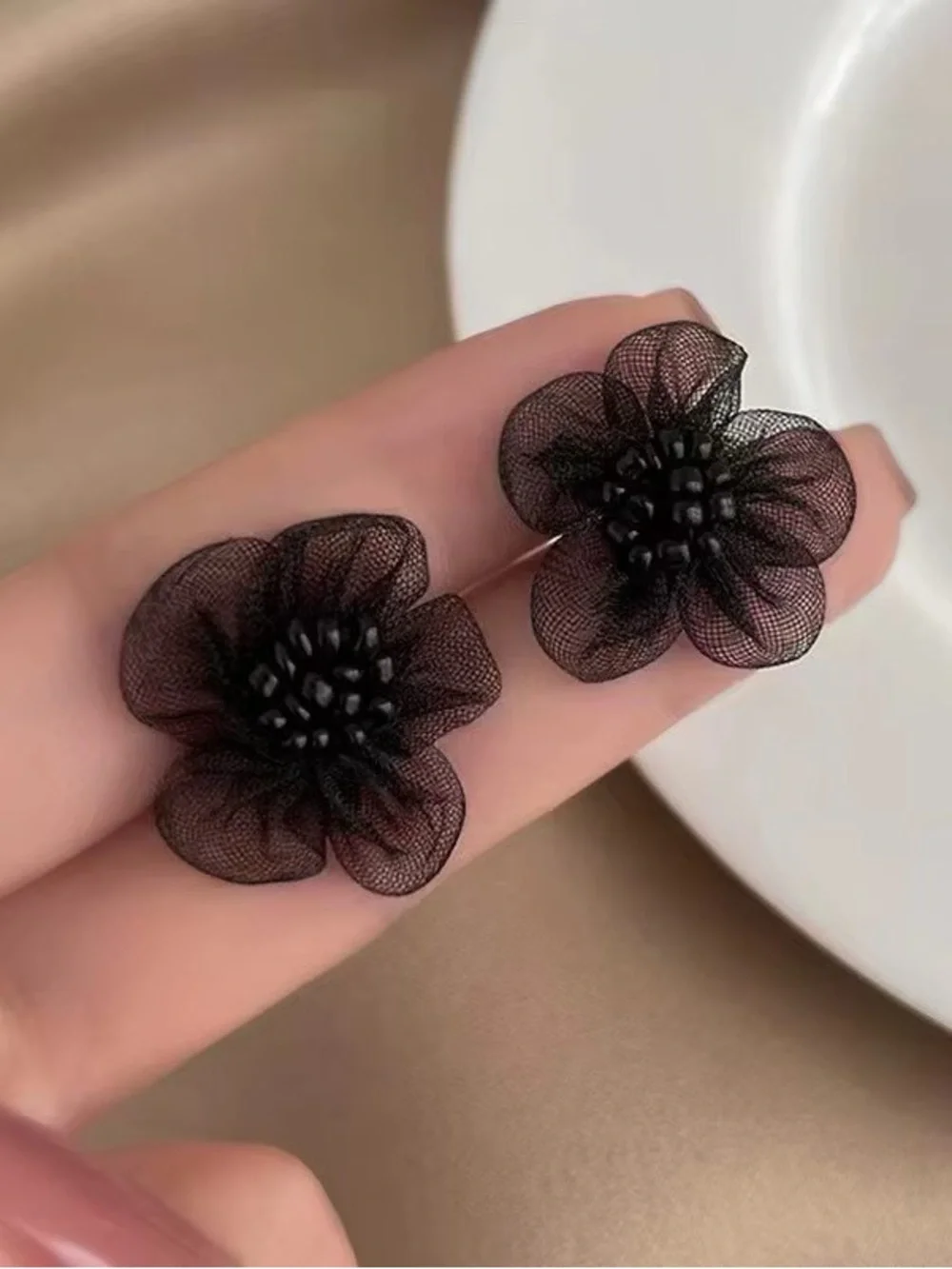 **High Quality Chic Black Floral Mesh Stud Earrings